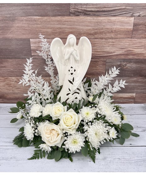 Lighted Angel w/flowers